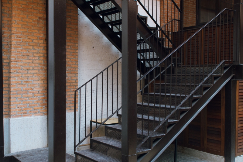 lp_support_shutterstock_1090043036.jpg Habillage d’escalier sur béton, Ferrette